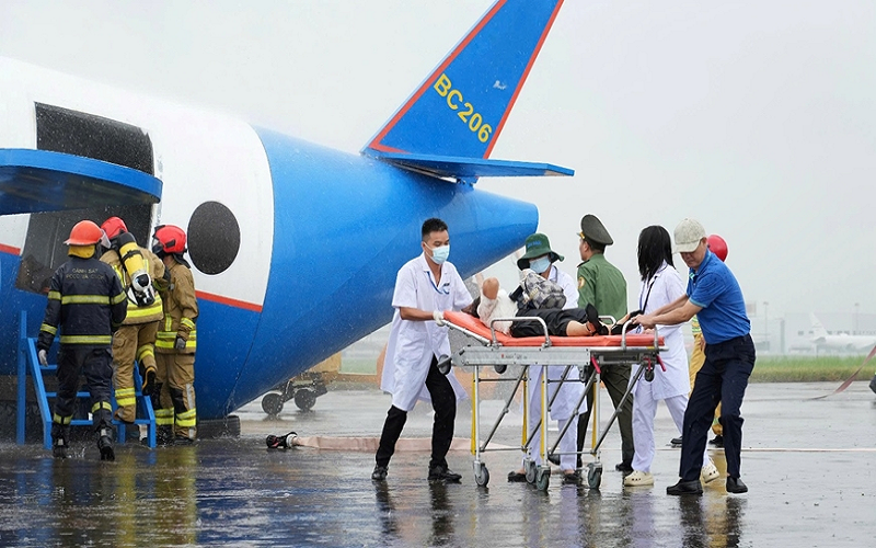 Sân bay Nội Bài diễn tập tình huống chữa cháy, cứu nạn, cứu hộ, di dời máy bay