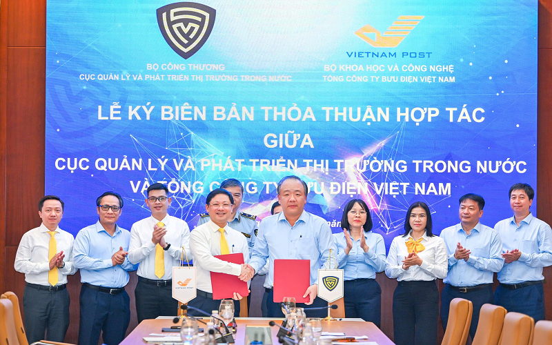Cục Quản lý và Phát triển thị trường trong nước và Tổng công ty Bưu điện Việt Nam ký thỏa thuận hợp tác, thúc đẩy phát triển thị trường trong nước
