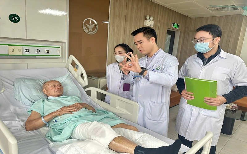 Bệnh viện Hữu nghị Việt Đức: Chấm dứt vết thương chiến tranh sau hơn 50 năm cho thương binh 85 tuổi