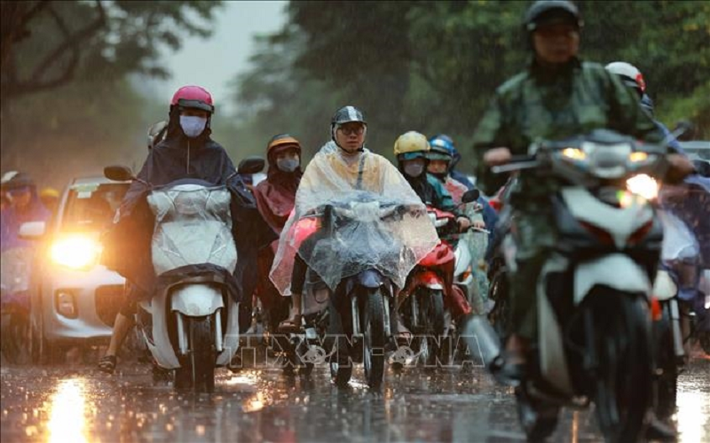 Thời tiết hôm nay (3-8): Bắc Bộ mưa lớn cục bộ, nhiều nơi đề phòng dông lốc