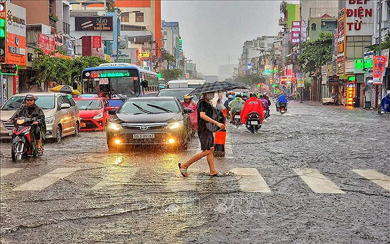 Thời tiết hôm nay (6-8): Mưa dông bao trùm cả nước