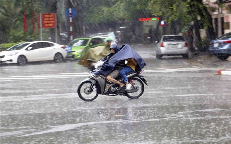 Thời tiết hôm nay (7-8): Đề phòng mưa dông, lốc, sét, mưa đá ở nhiều nơi