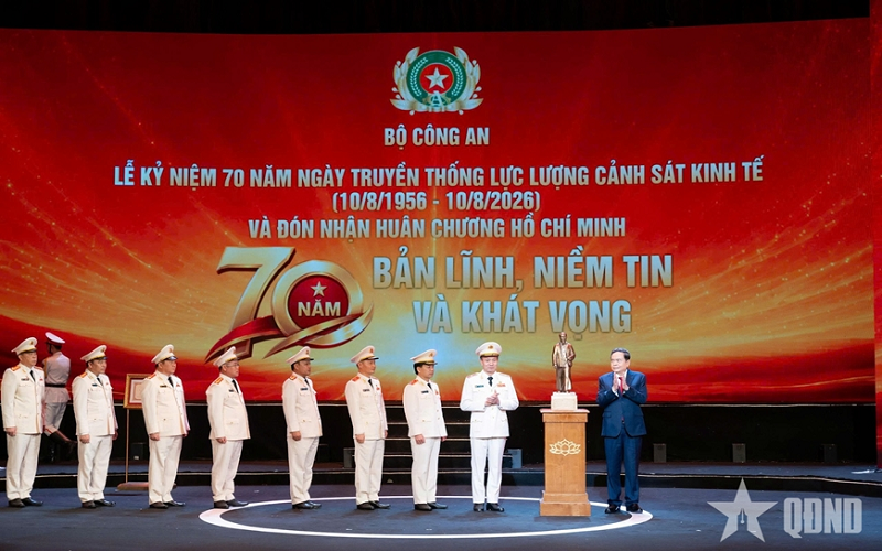 Chủ tịch Quốc hội Trần Thanh Mẫn dự Lễ kỷ niệm 70 năm Ngày truyền thống lực lượng Cảnh sát kinh tế và đón nhận Huân chương Hồ Chí Minh
