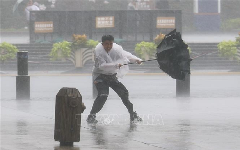 Bão Dolphin suy yếu nhưng tiếp tục gây mưa lớn, nguy cơ lũ lụt tại Trung Quốc