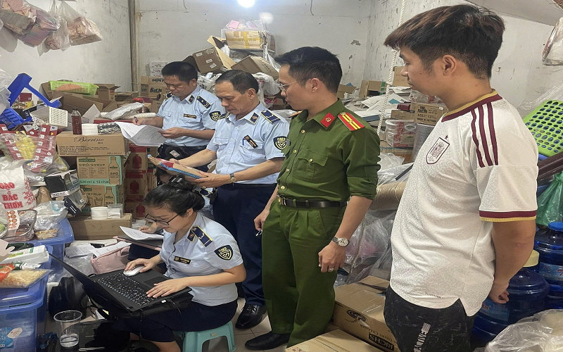 Ninh Bình: Cao điểm phối hợp kiểm tra, xử lý vi phạm an toàn thực phẩm, tăng sức răn đe trên thị trường