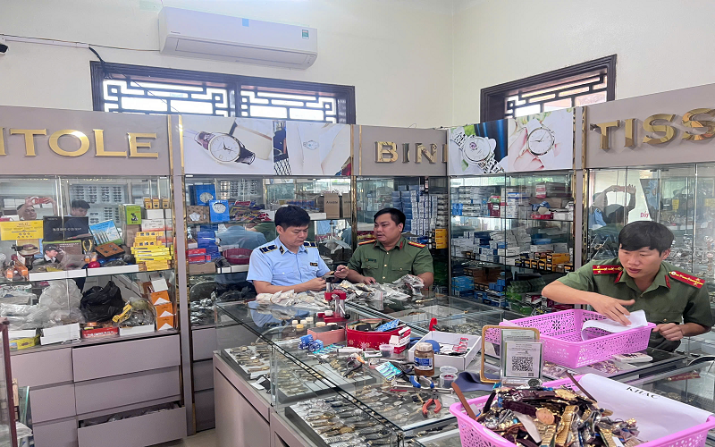 Hưng Yên: Chuyển hồ sơ vụ việc kinh doanh hơn 2.000 chiếc đồng hồ đeo tay sang Cơ quan An ninh điều tra để xử lý