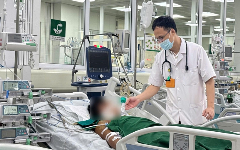 Dùng thuốc nam không rõ nguồn gốc, nam thanh niên phù não, suy hô hấp