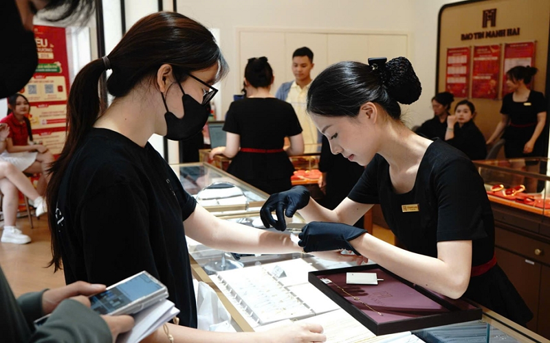Giá vàng hôm nay (chiều 25-8): Giá vàng SJC vượt ngưỡng 150 triệu đồng/lượng bán ra