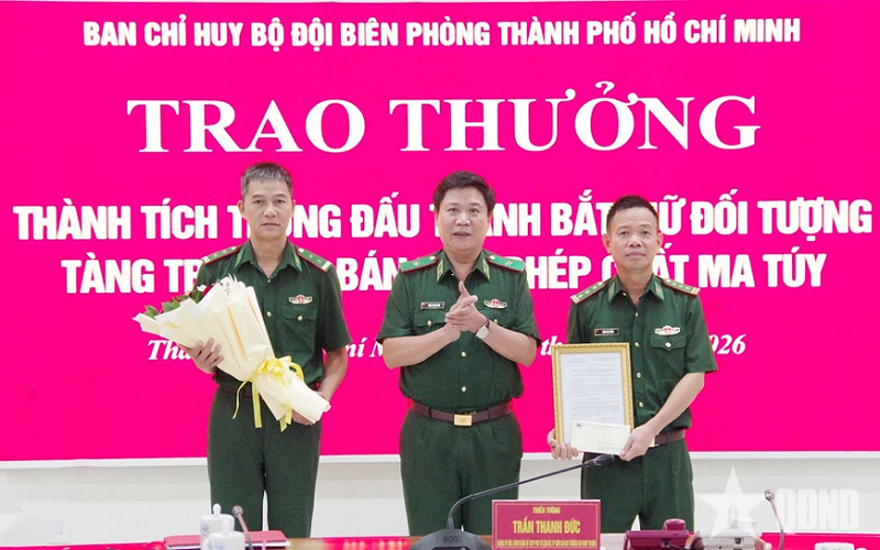 Bộ đội Biên phòng TP Hồ Chí Minh trao thưởng thành tích đấu tranh tội phạm ma túy