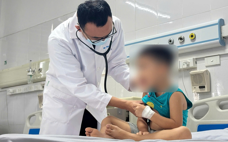 Cảnh giác Adenovirus gây sốt cao 40 độ C ở trẻ nhỏ