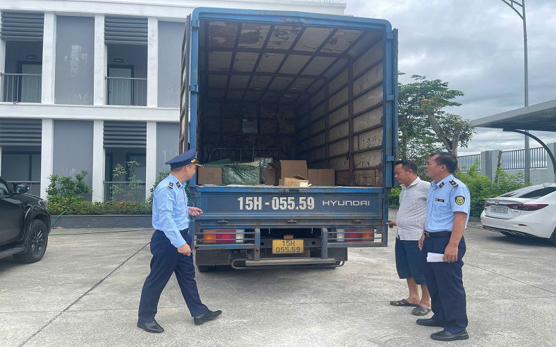Chi cục Quản lý thị trường thành phố Quảng Ninh: Liên tiếp phát hiện, xử lý 02 vụ vận chuyển hơn 3.000 chiếc bánh trung thu nhập lậu
