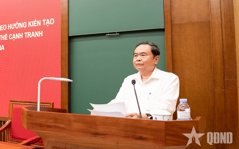 Chủ tịch Quốc hội Trần Thanh Mẫn truyền đạt chuyên đề về đổi mới tư duy xây dựng thể chế