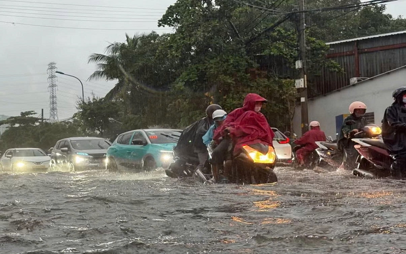 Cảnh báo nguy cơ mưa có cường độ lớn tại Trung Bộ và Nam Bộ
